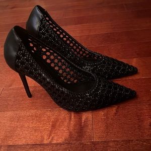 Brand new gorgeous Zara heels. For the office, night out with friends or dates!